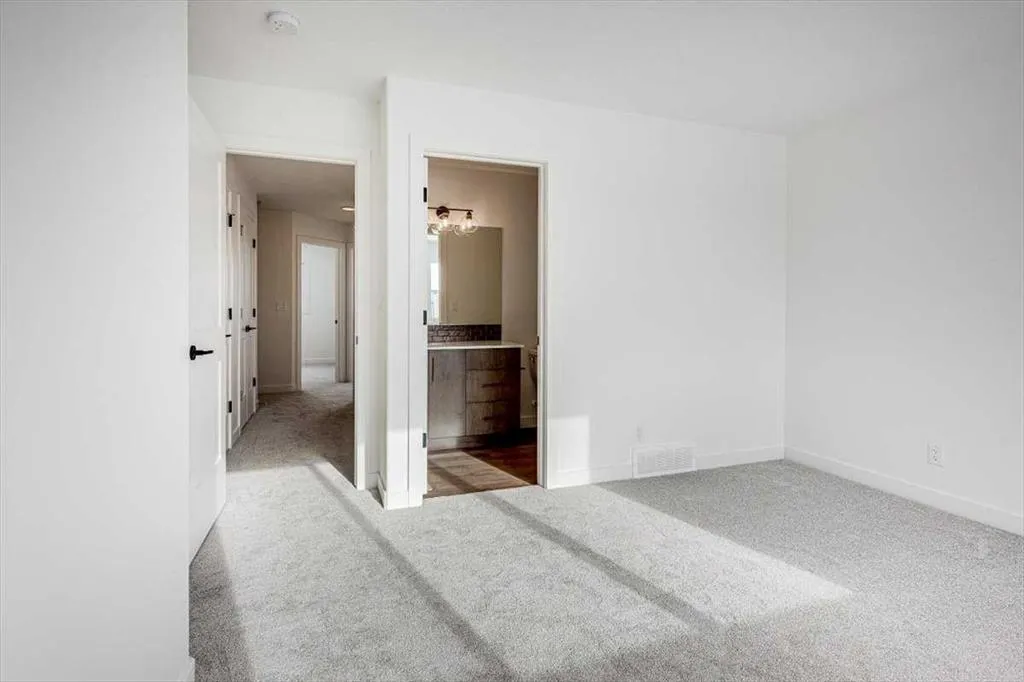 69 Inglis Crescent