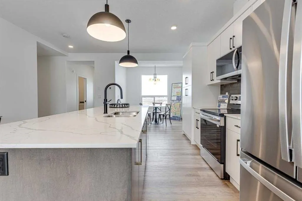 69 Inglis Crescent