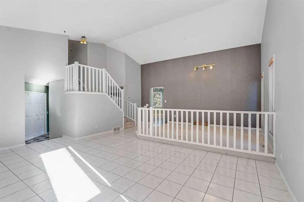 84 Strathlorne Crescent SW
