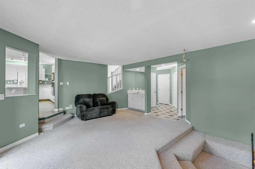 84 Strathlorne Crescent SW
