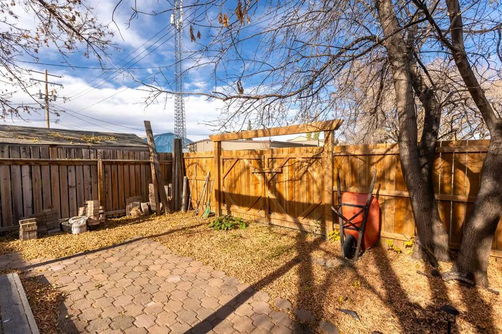 16 6 Avenue SE