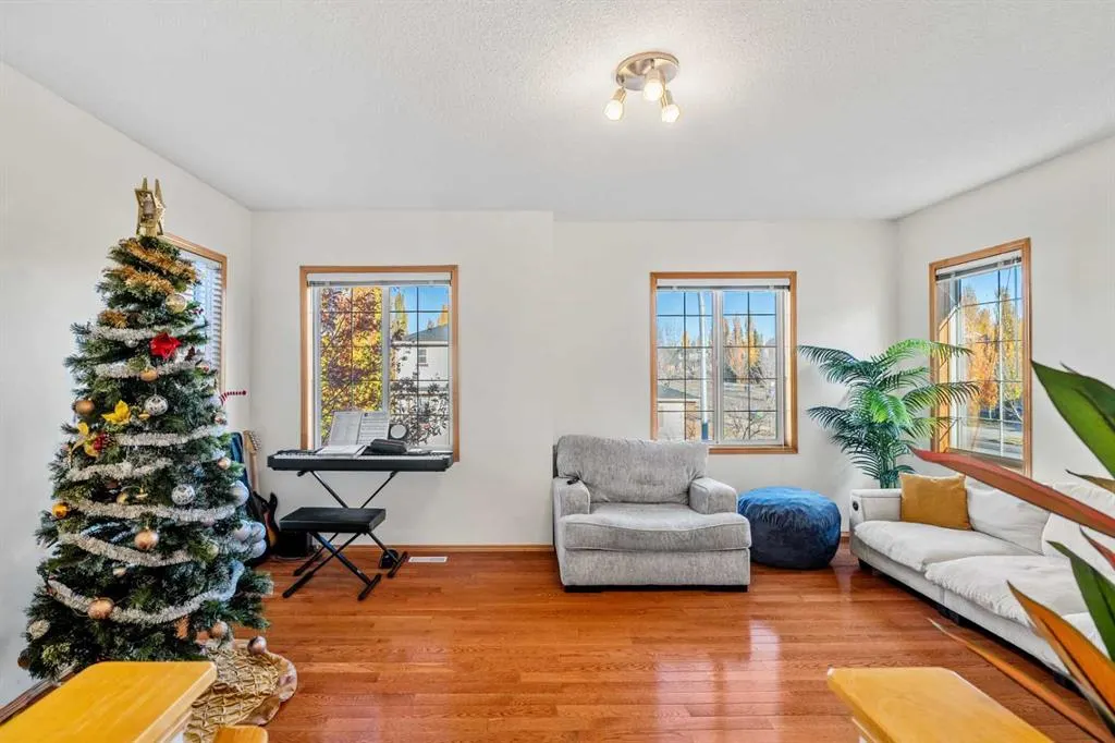 116 Tuscany Ravine Crescent NW