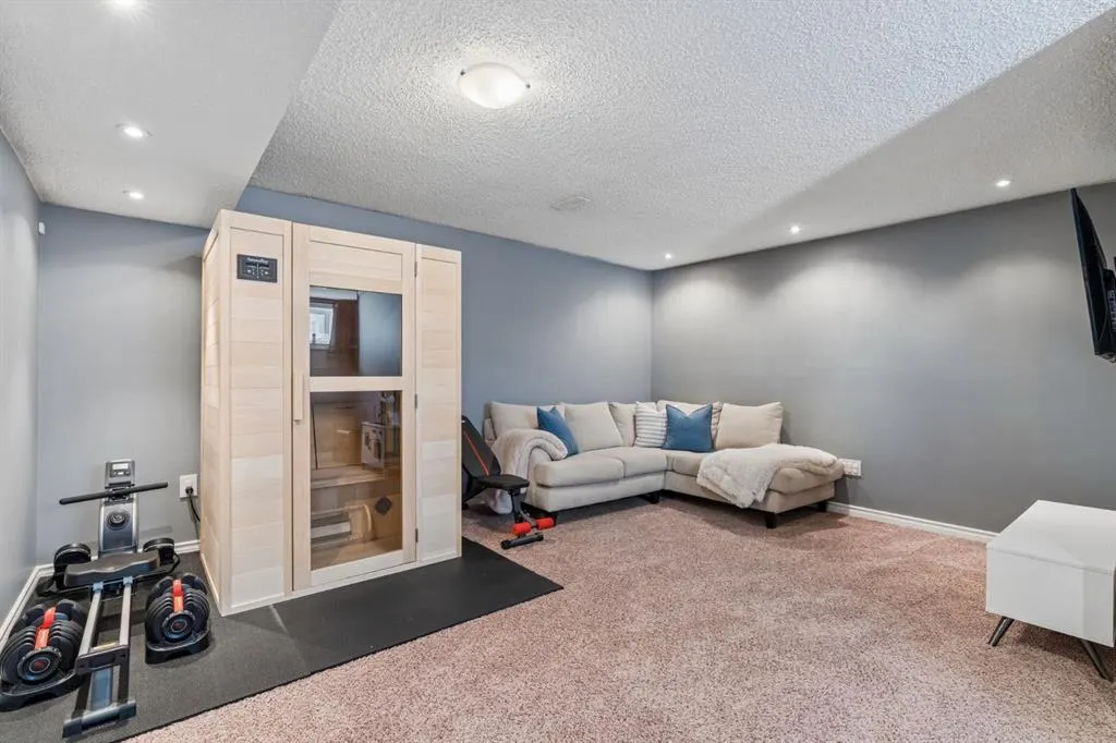 338 Sunset Common