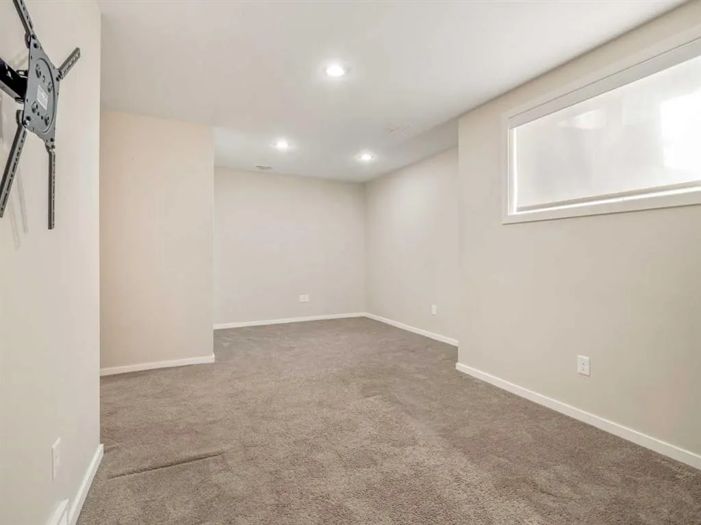 450 Highlands Boulevard W #4