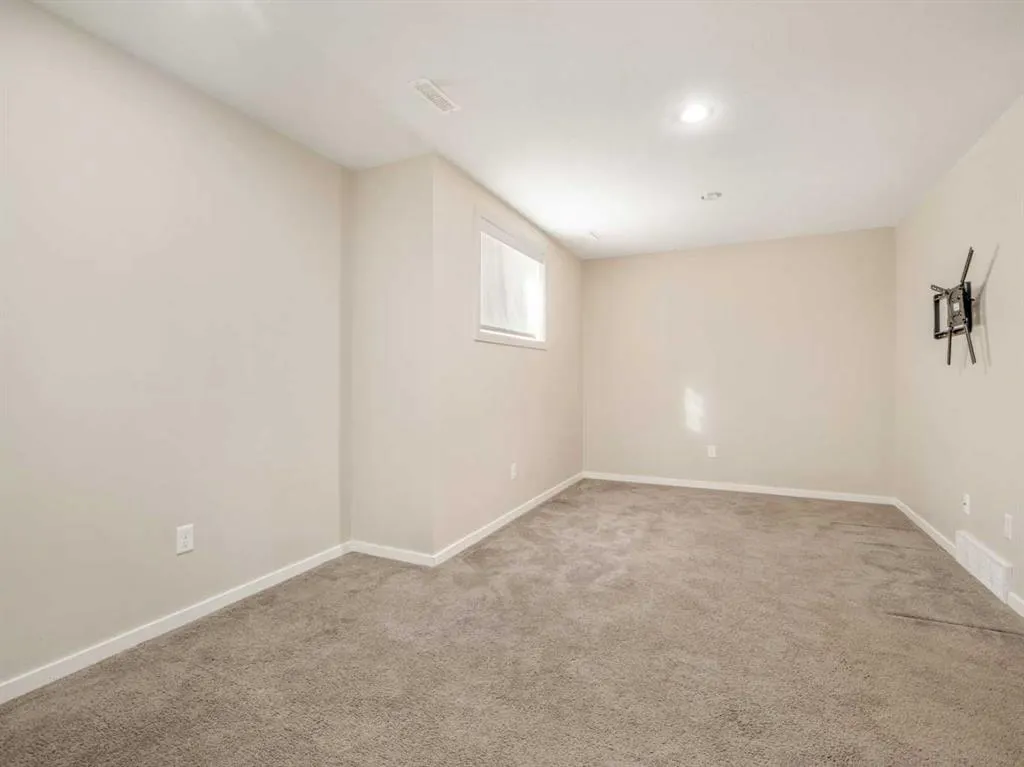 450 Highlands Boulevard W #4