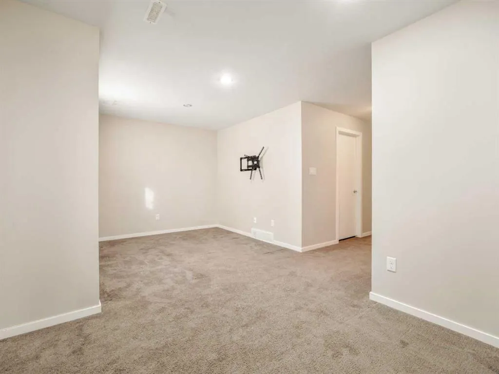 450 Highlands Boulevard W #4