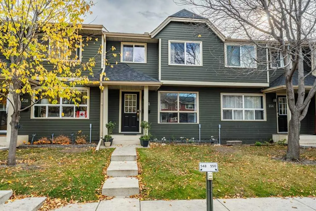 552 Queenston Gardens SE