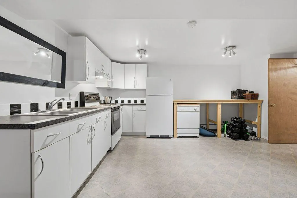 3239 Kenmare Crescent SW