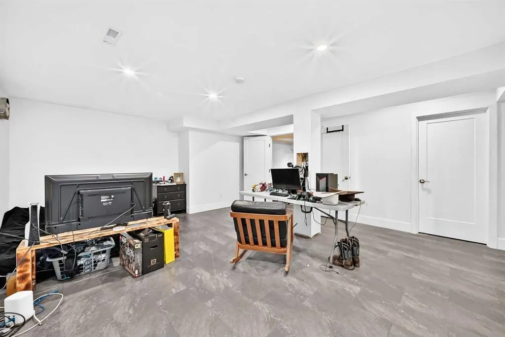 448 Cantrell Drive SW