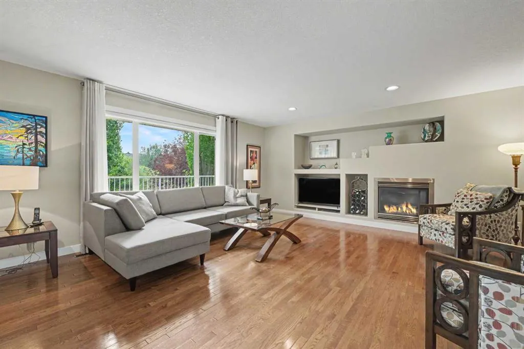 915 Coopers Drive SW