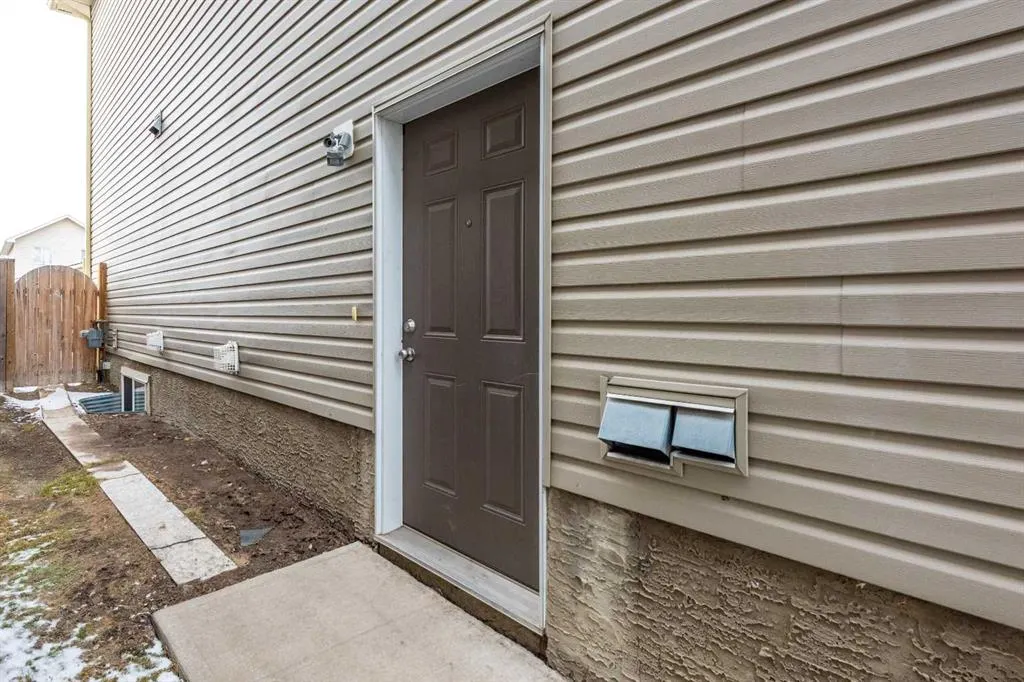 422 Taralake Way NE
