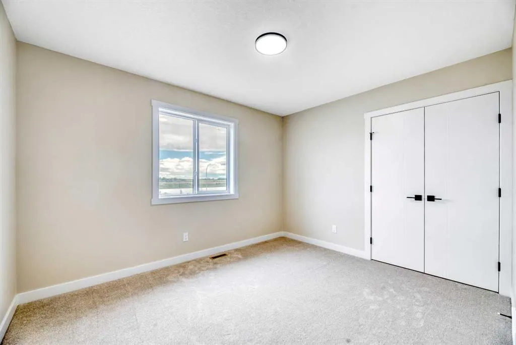 112 Lakewood Crescent