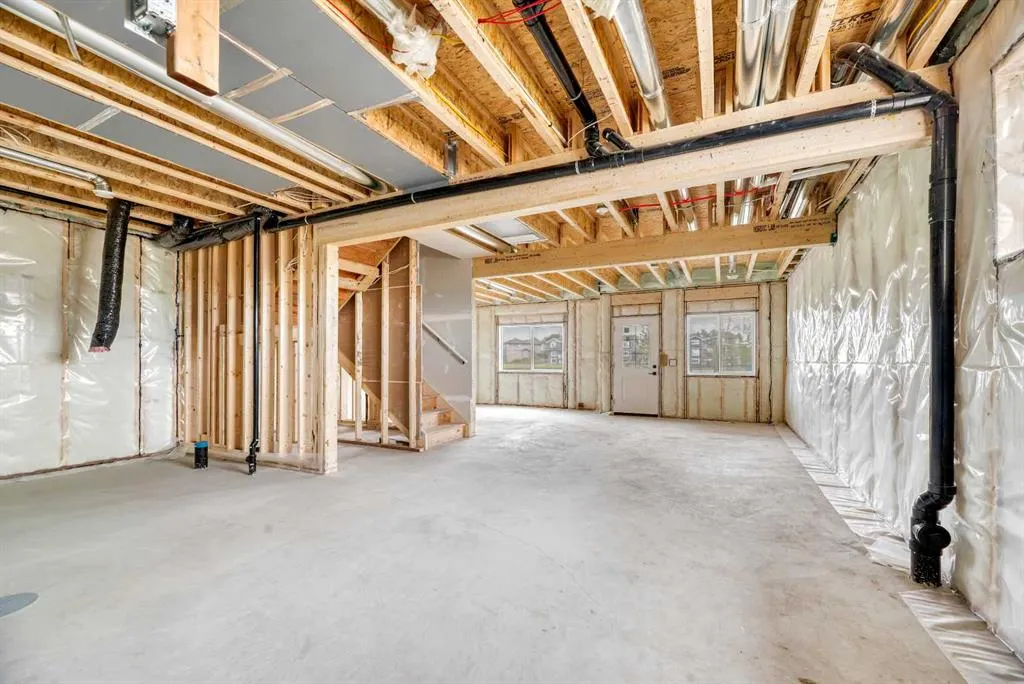 112 Lakewood Crescent