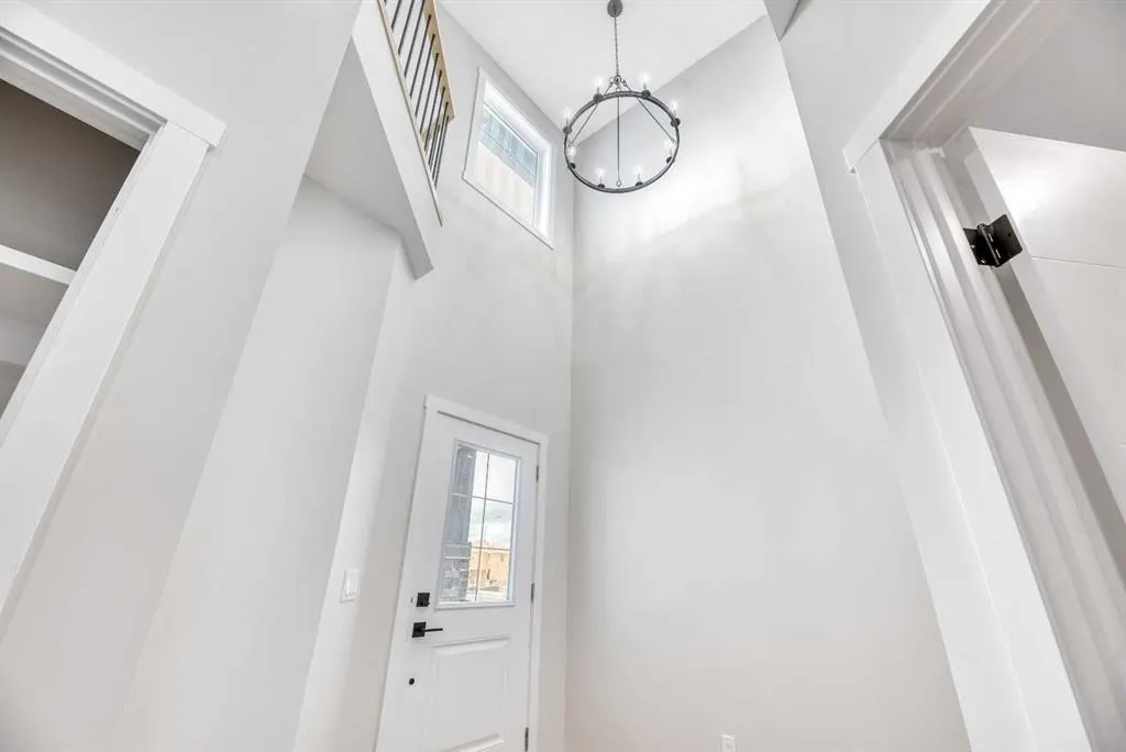 112 Lakewood Crescent