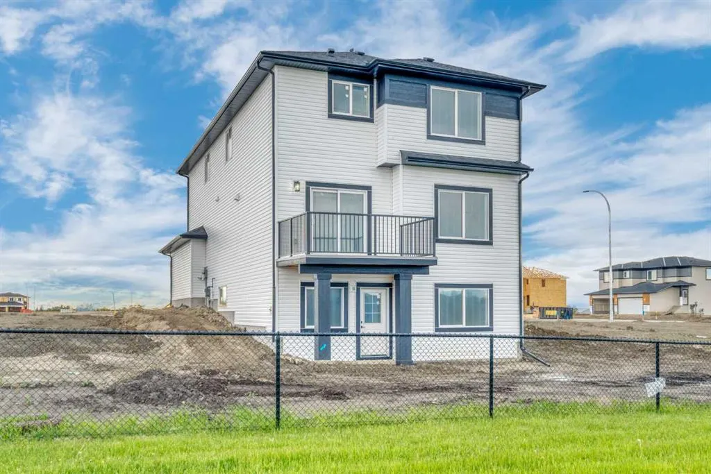 112 Lakewood Crescent