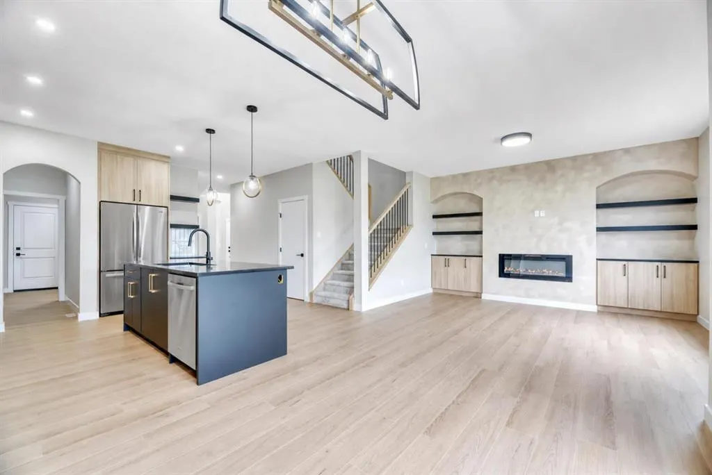 112 Lakewood Crescent