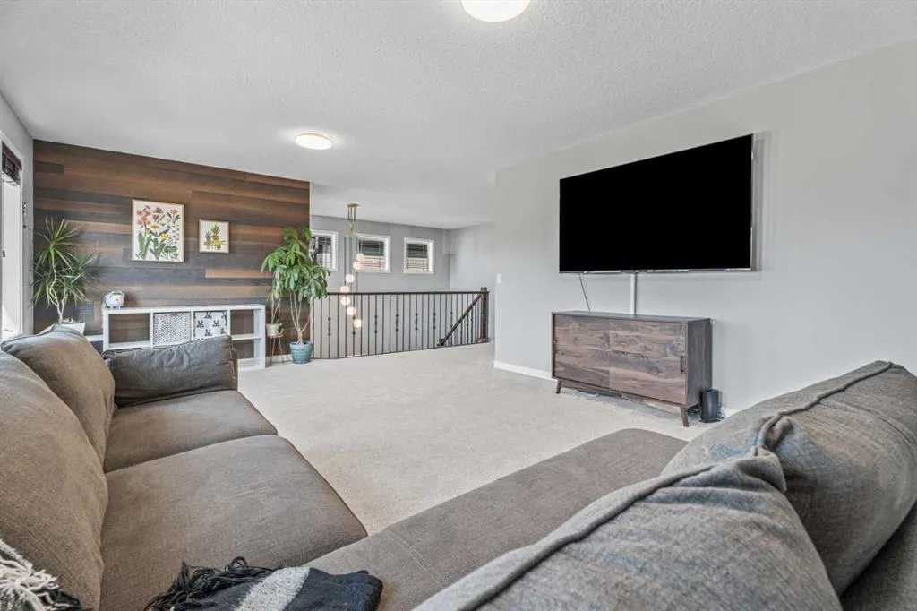 6 Storm Mountain Place