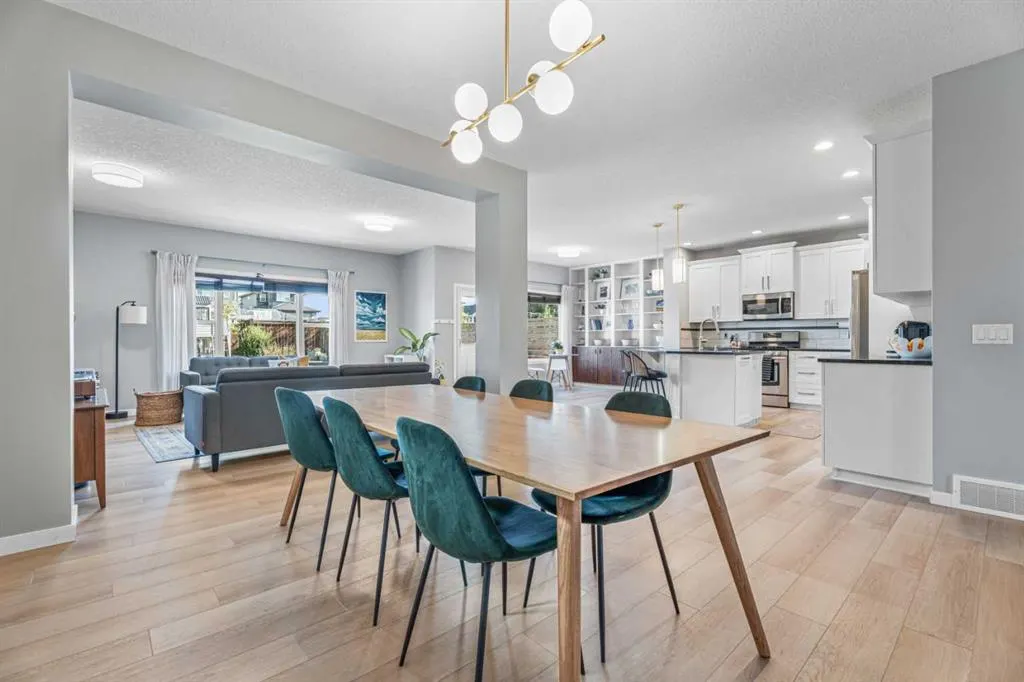 6 Storm Mountain Place