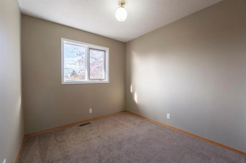 16 Davis Close
