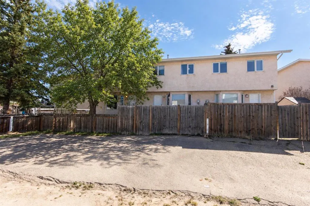 16 Davis Close