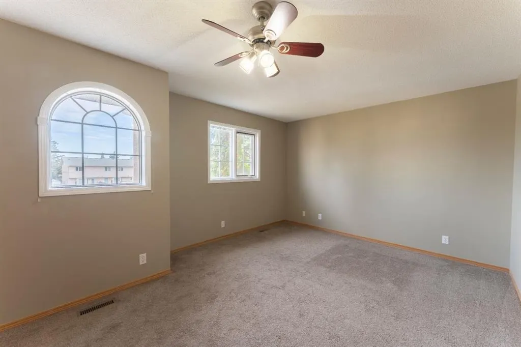 16 Davis Close