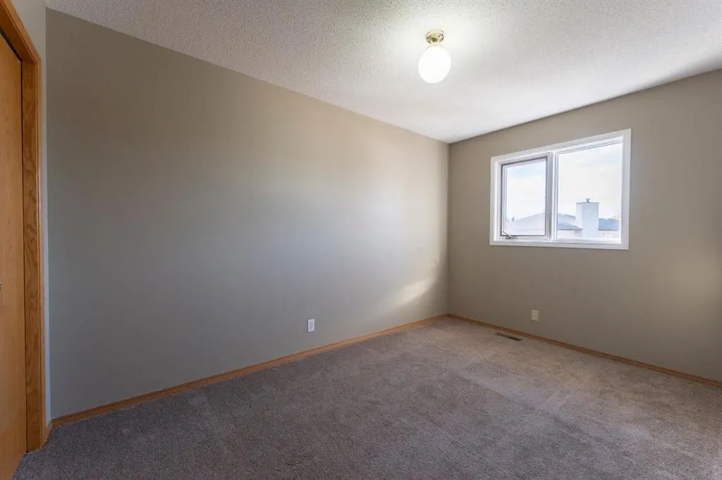 16 Davis Close