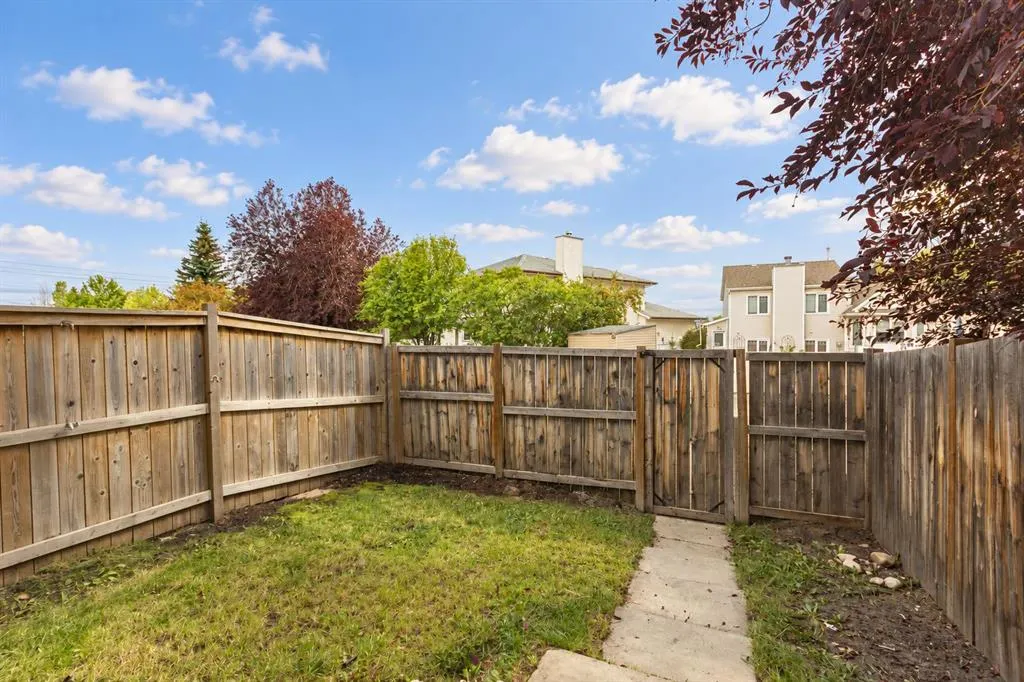 16 Davis Close