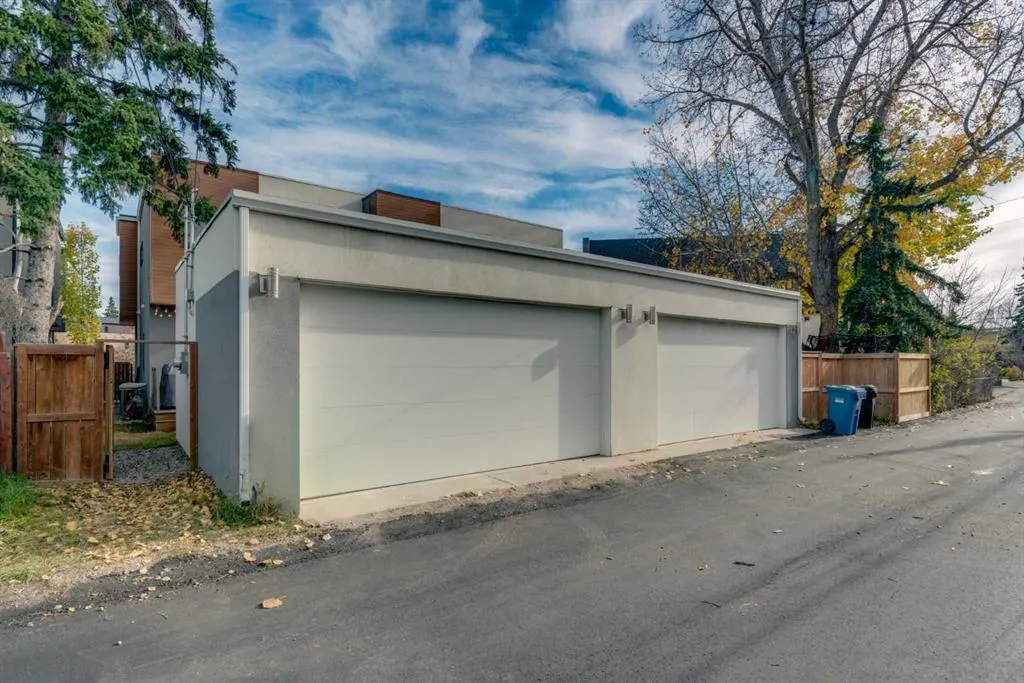 2327B Osborne Crescent SW
