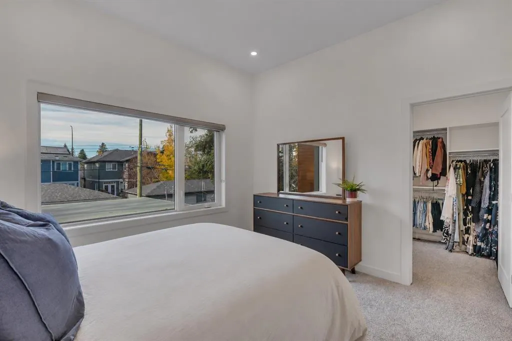 2327B Osborne Crescent SW