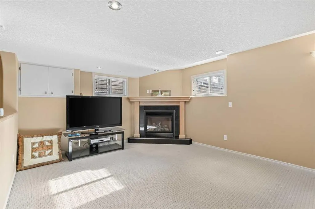 24 Signature Point SW