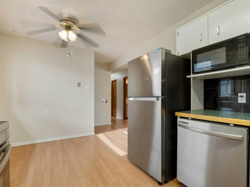 6 Cayuga Crescent W