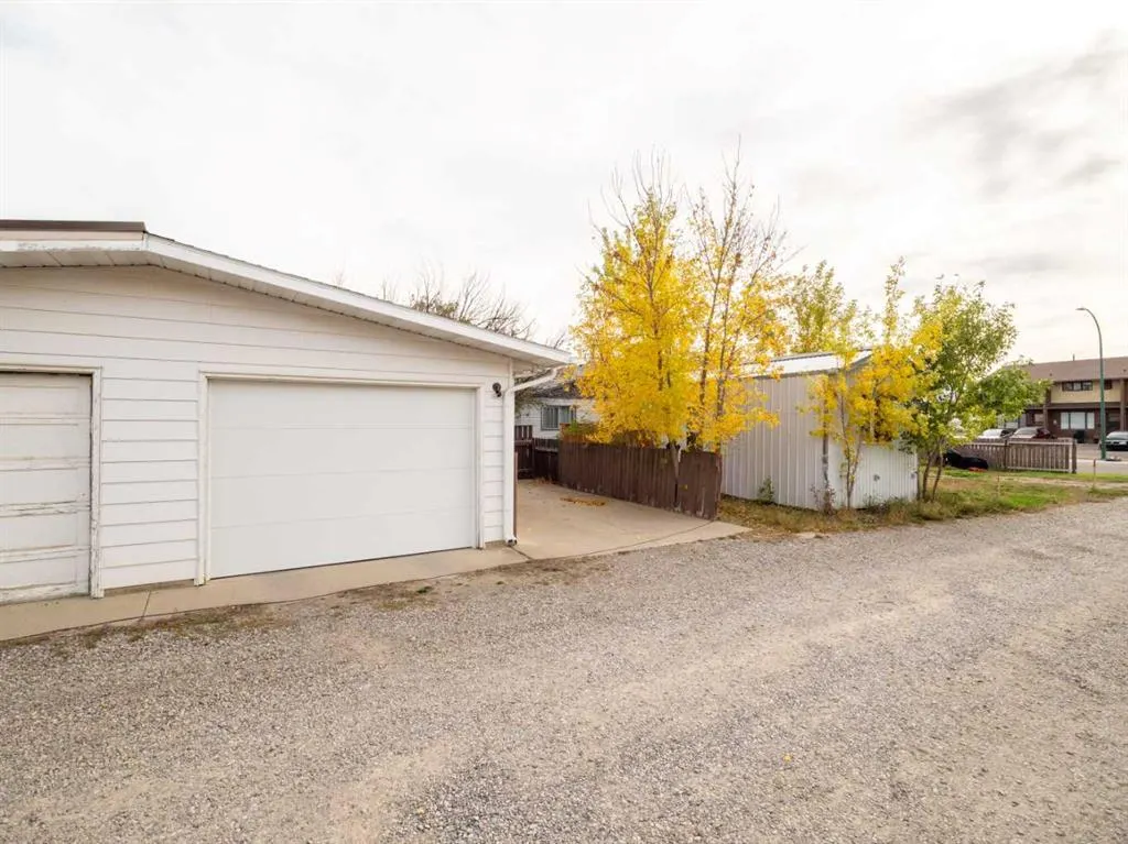 6 Cayuga Crescent W