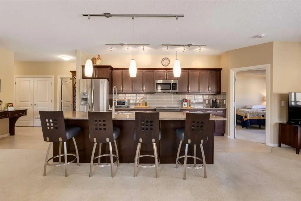 103 Valley Ridge Manor NW #204