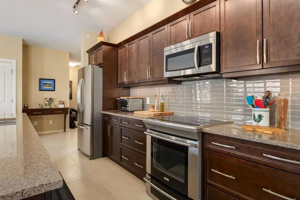 103 Valley Ridge Manor NW #204