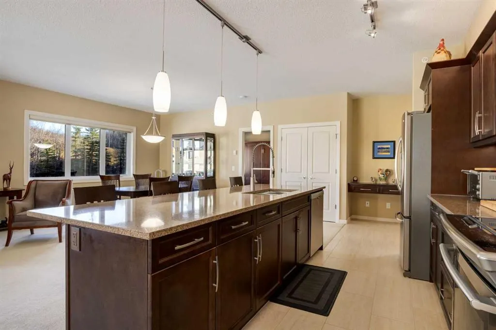 103 Valley Ridge Manor NW #204
