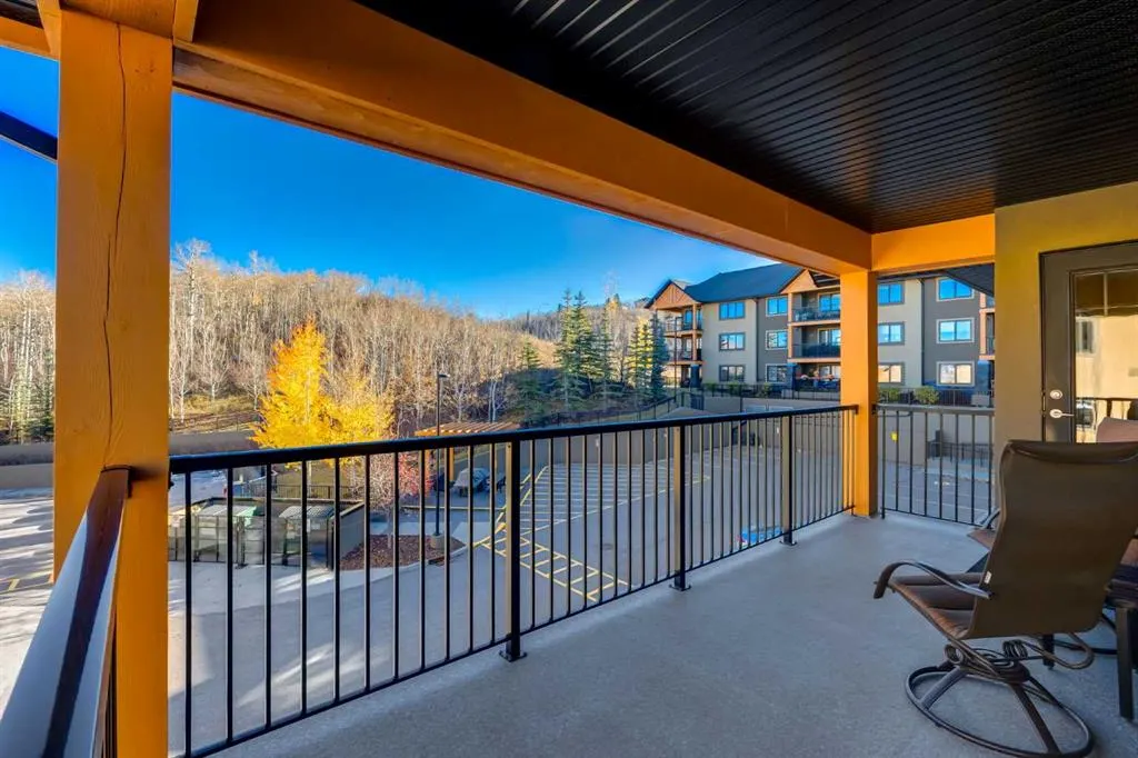 103 Valley Ridge Manor NW #204