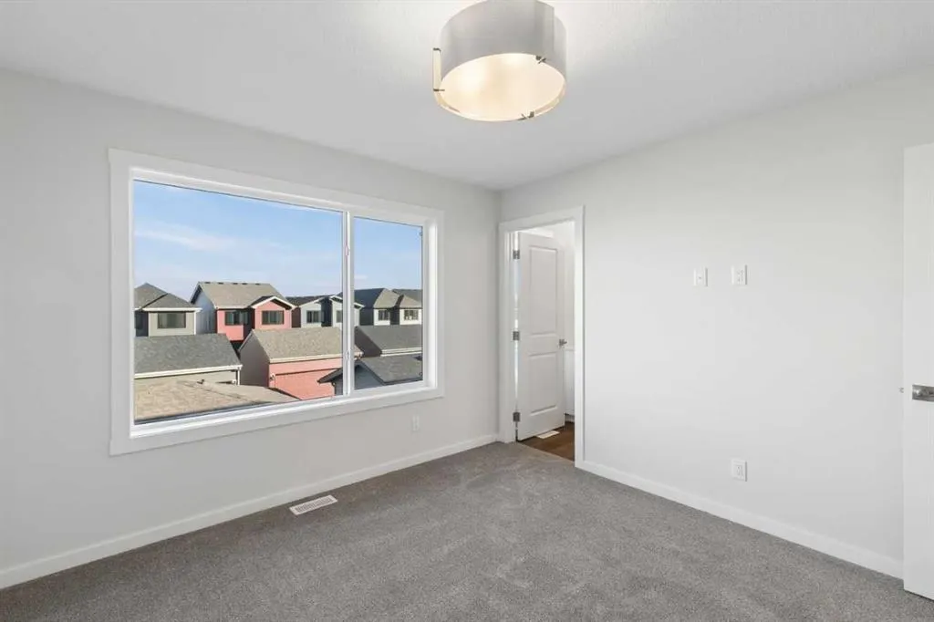 210 Heartwood Parade SE