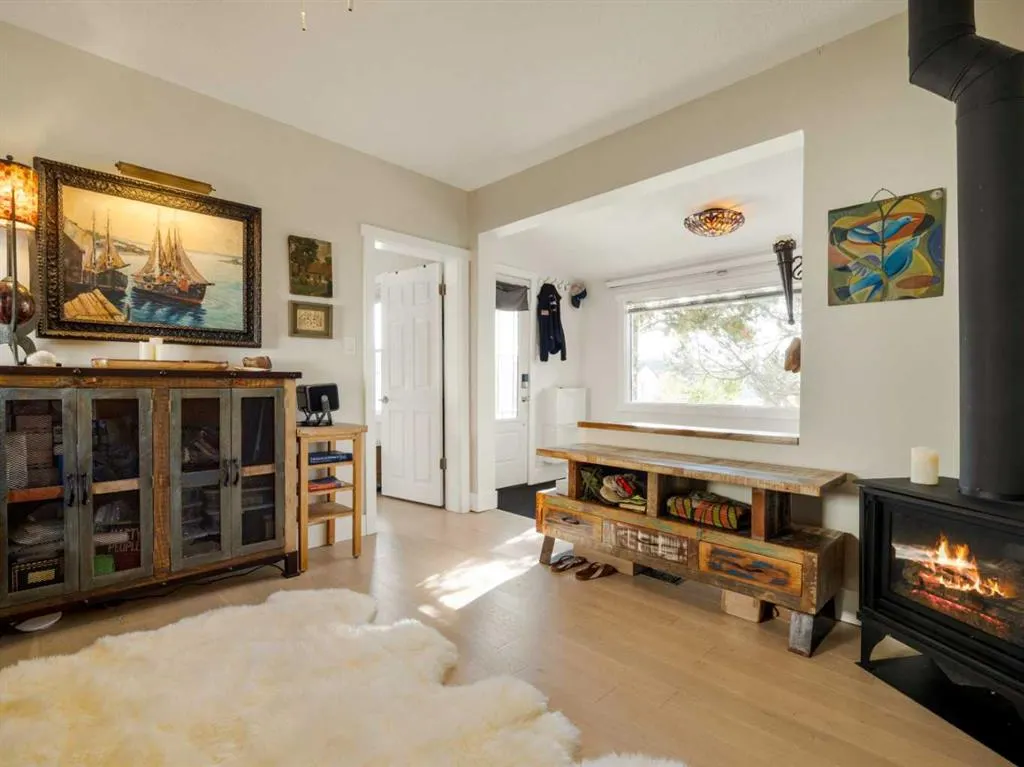 1306 9 Street N