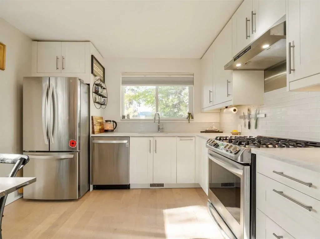 1306 9 Street N