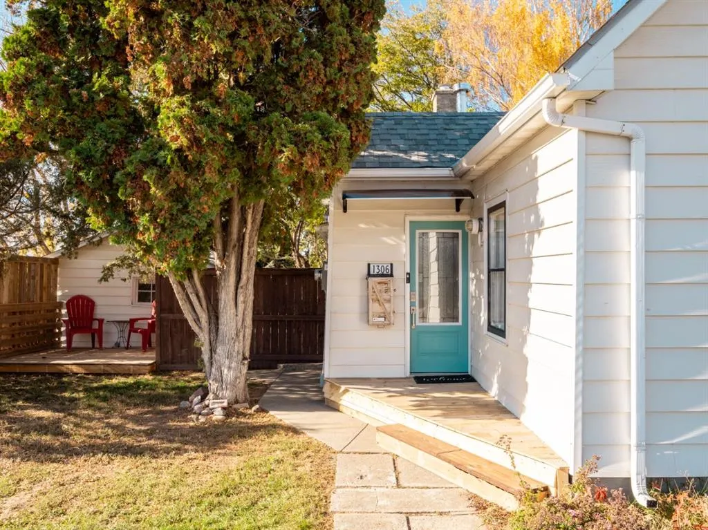 1306 9 Street N