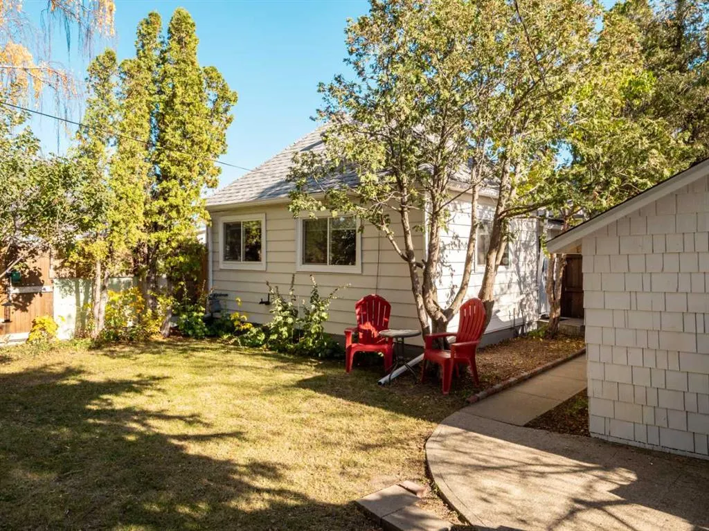 1306 9 Street N