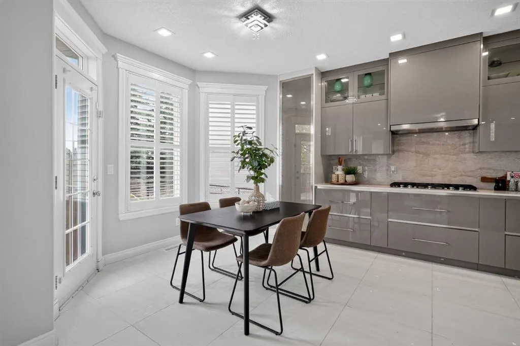 1433 Strathcona Drive SW