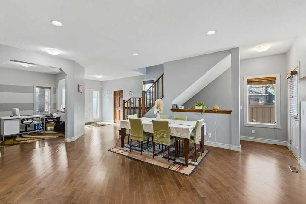 30 Aspen Stone Road SW