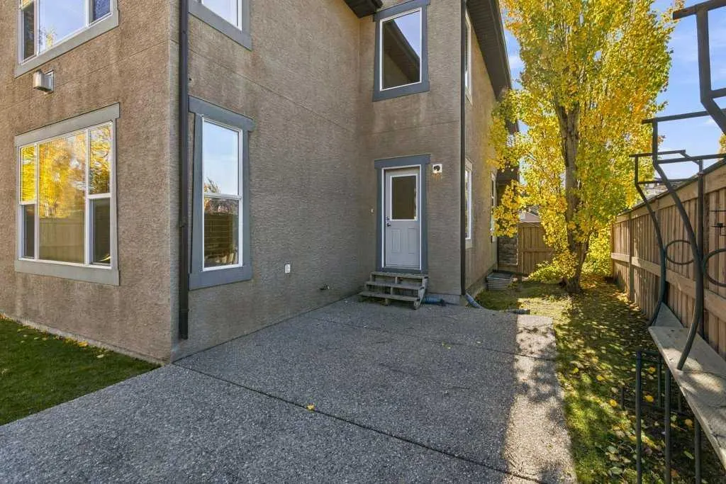 30 Aspen Stone Road SW