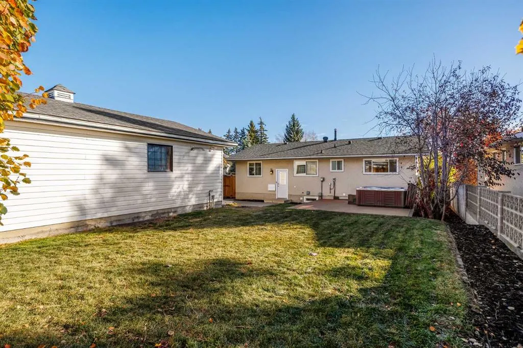 907 Canfield Crescent SW