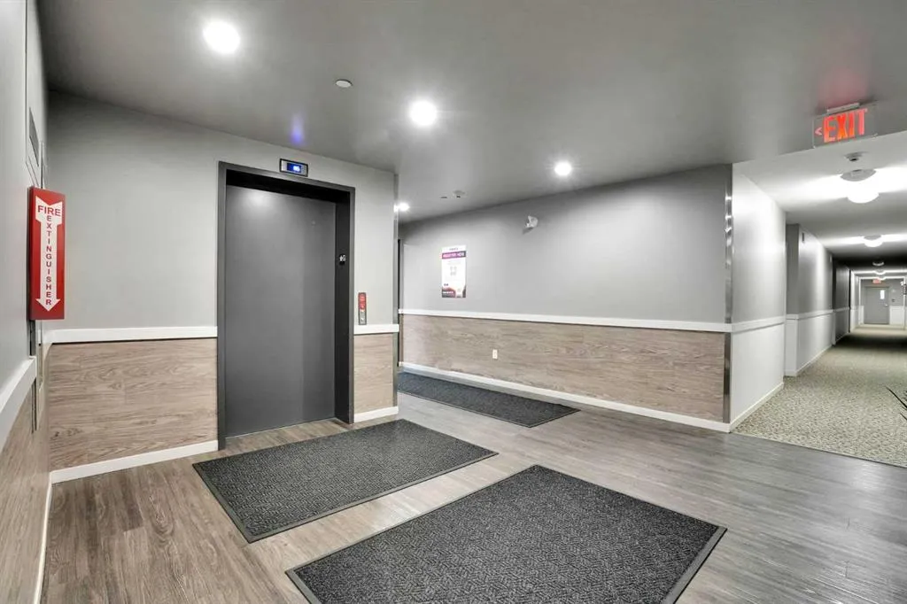 181 Skyview Ranch Manor NE #1204