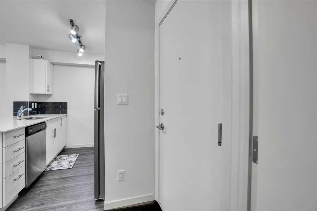 181 Skyview Ranch Manor NE #1204