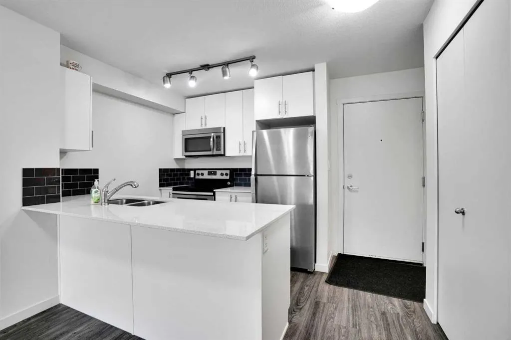 181 Skyview Ranch Manor NE #1204
