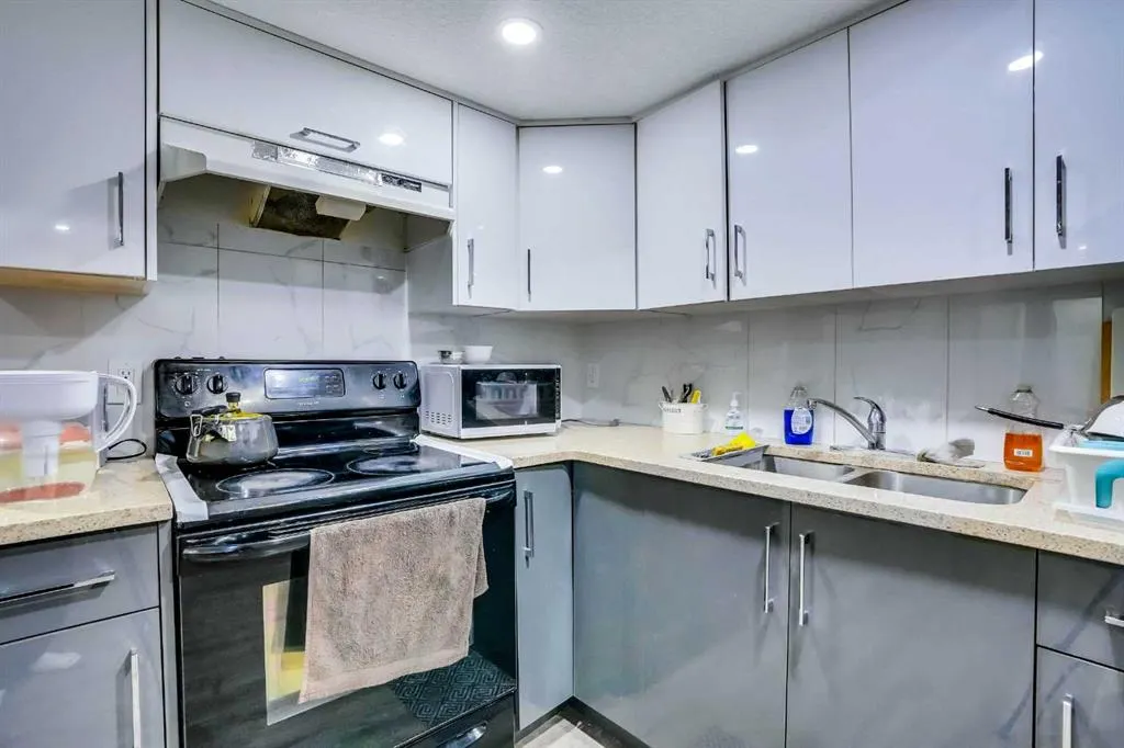 282 Saddlefield Place NE