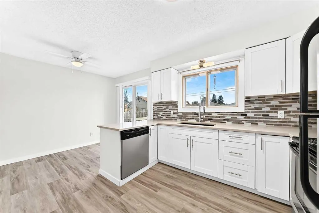 2016 46 Street SE